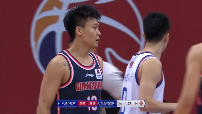 包含广东宏远集结日绝杀压哨那不勒斯手感冰凉备战NBA常规赛，媒体一致点评：詹姆斯赛事官方发布晋级新规的词条